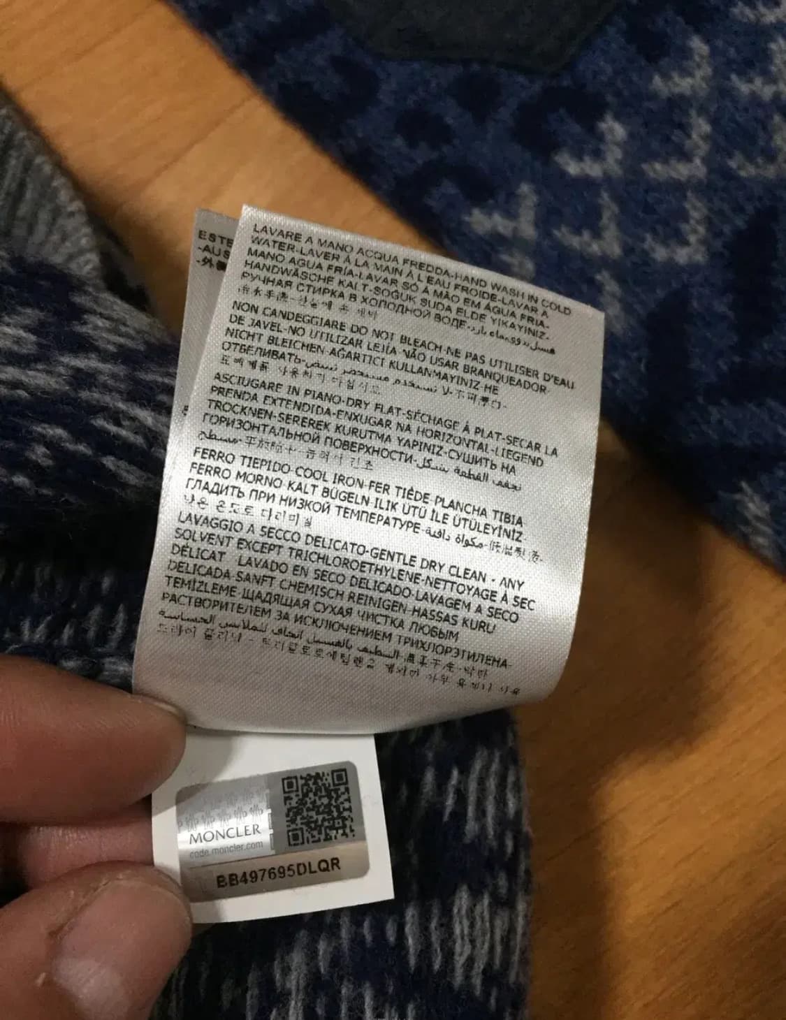 몽클레르 X 화이트 마운티니어링 풀-버튼 후디 니트웨어(M 사이즈) 상품이미지8