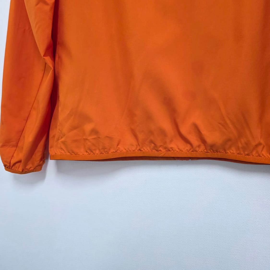 L 100 유니클로 경량 바람막이 오렌지 상품이미지4