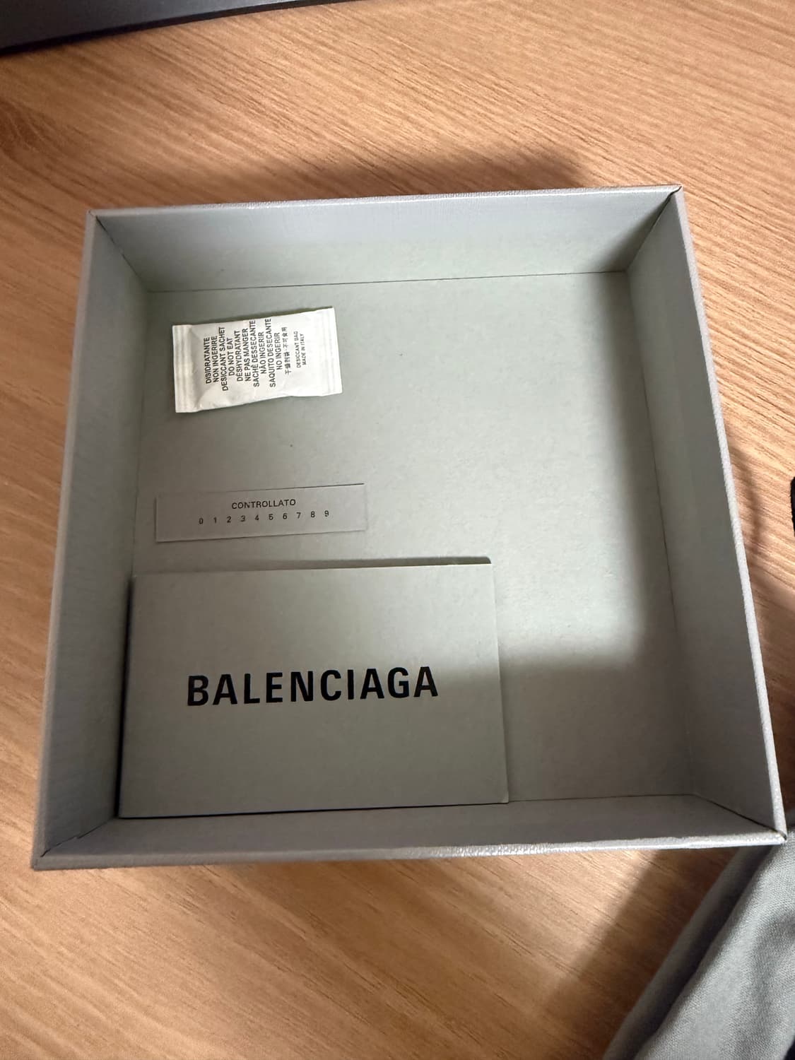 발렌시아가 지갑 상품이미지4