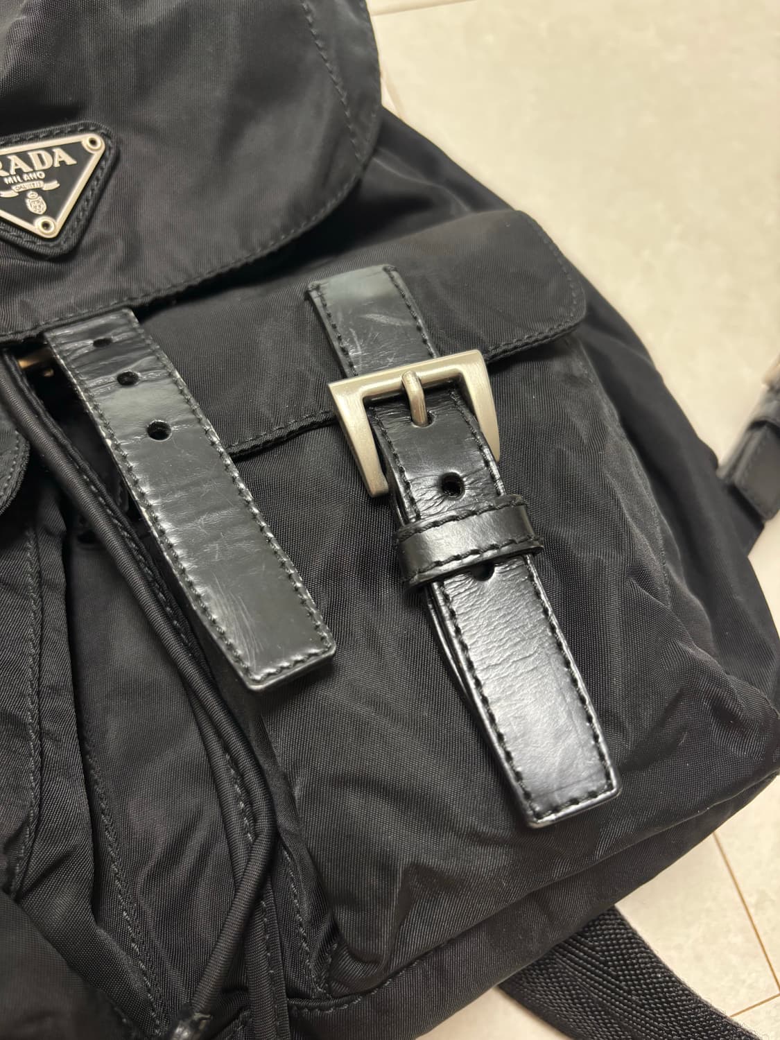 정품 프라다 블랙 나일론 백팩 스몰 상품이미지4