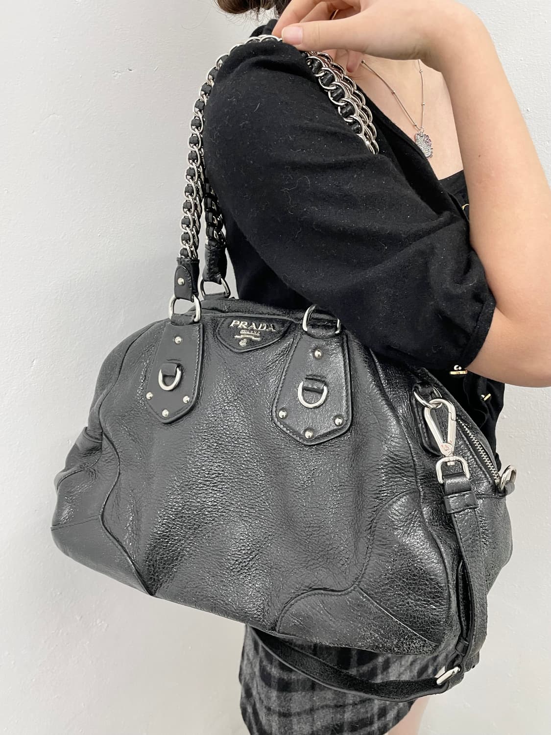 프라다 레더 체인 숄더백 상품이미지4