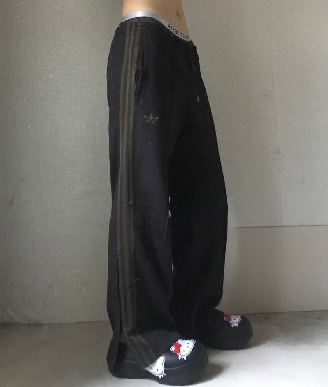 아디다스 00s 카키브라운 트레이닝 팬츠 상품이미지4