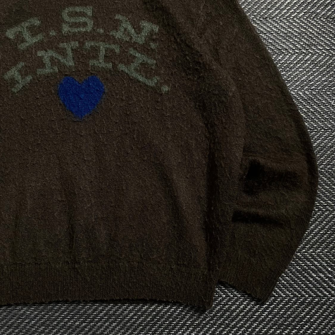 디스이즈네버댓 T.N.S 하트 로고 스웨터 브라운y 4059 상품이미지3