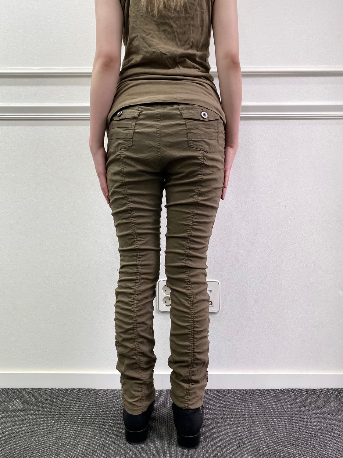  Shirring Detail Slim Fit Khaki Pants 상품이미지3