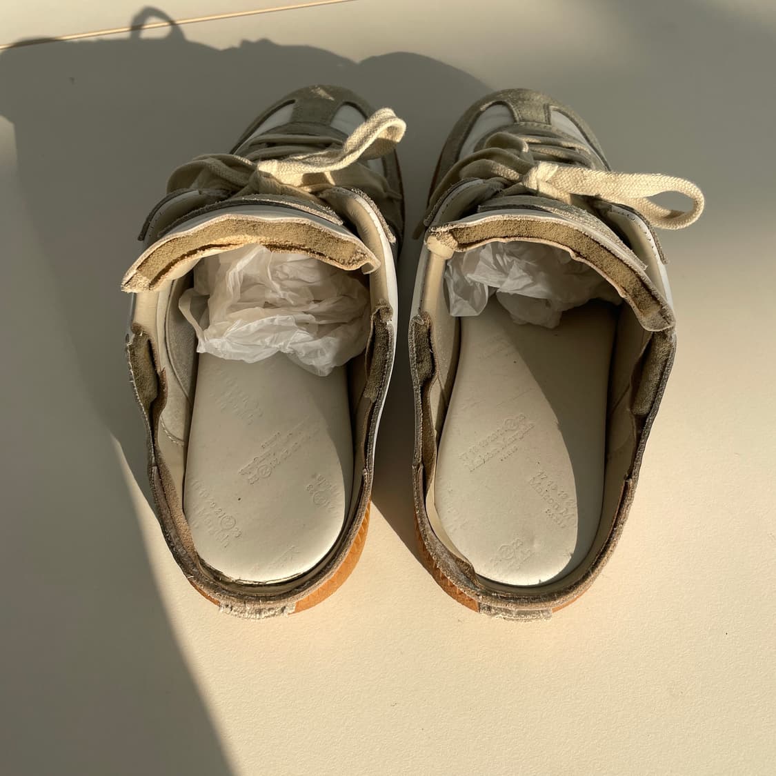 메종 마르지엘라 레플리카 컷아웃 스니커즈 라이트 그레이 상품이미지5