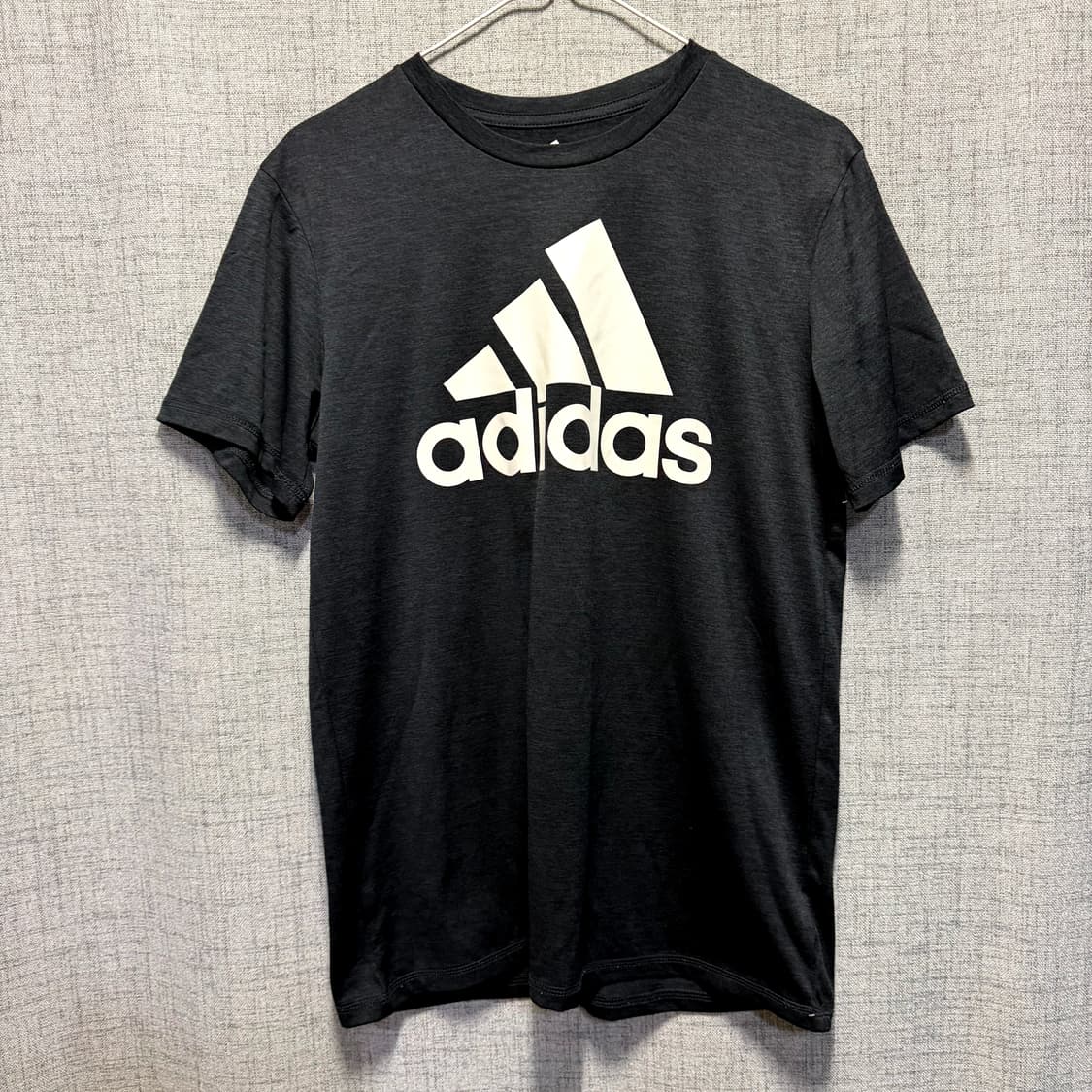 아디다스 로고 기능성 반팔 티셔츠 블랙  상품이미지1