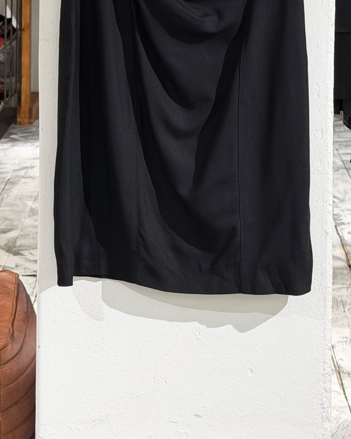 헬무트랭 블랙 게더링 랩 스타일 슬리브리스 롱 원피스 상품이미지5