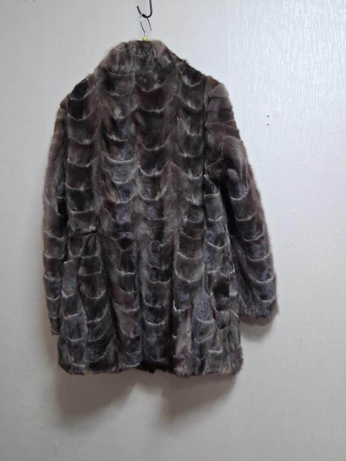 데미안 그레이  밍크코트 여성 66
국내판 데미안 브랜드 천연밍크모피쟈켓 상품이미지2