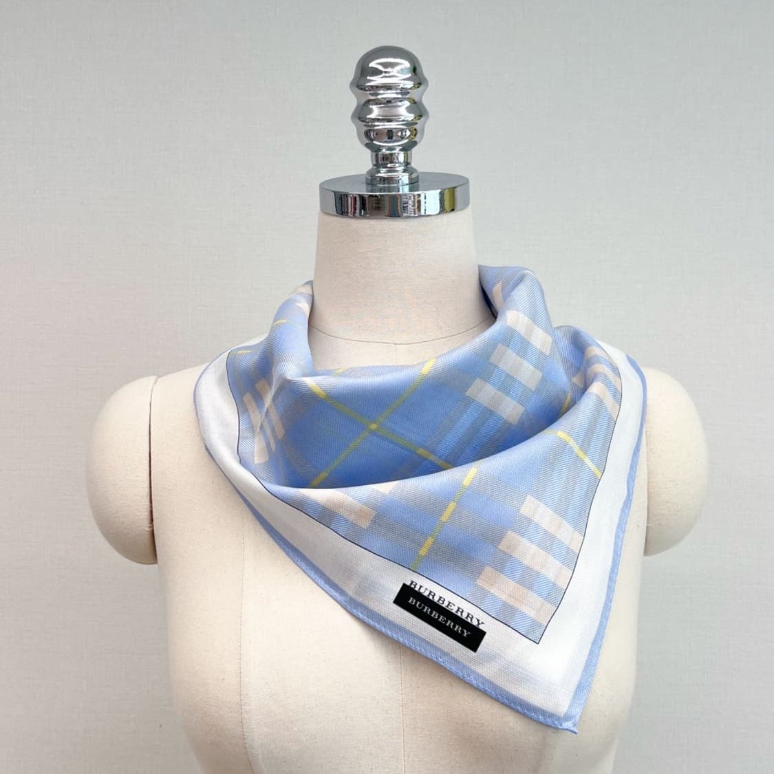 (새상품) burberry /버버리 쁘띠스카프 손수건 상품이미지8