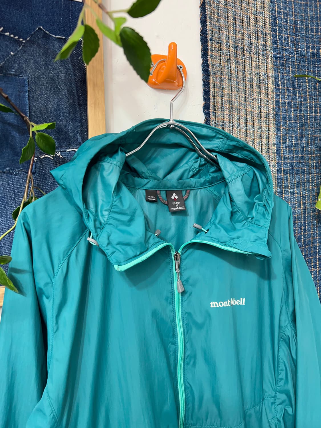 MONT BELL  Lightweight Hooded Wind Jacke 상품이미지4