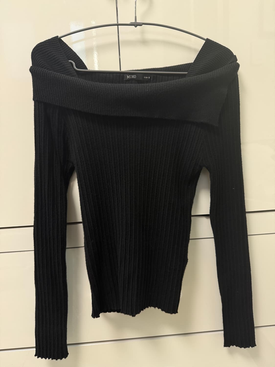 미쏘 오프숄더 니트 블랙 상품이미지1