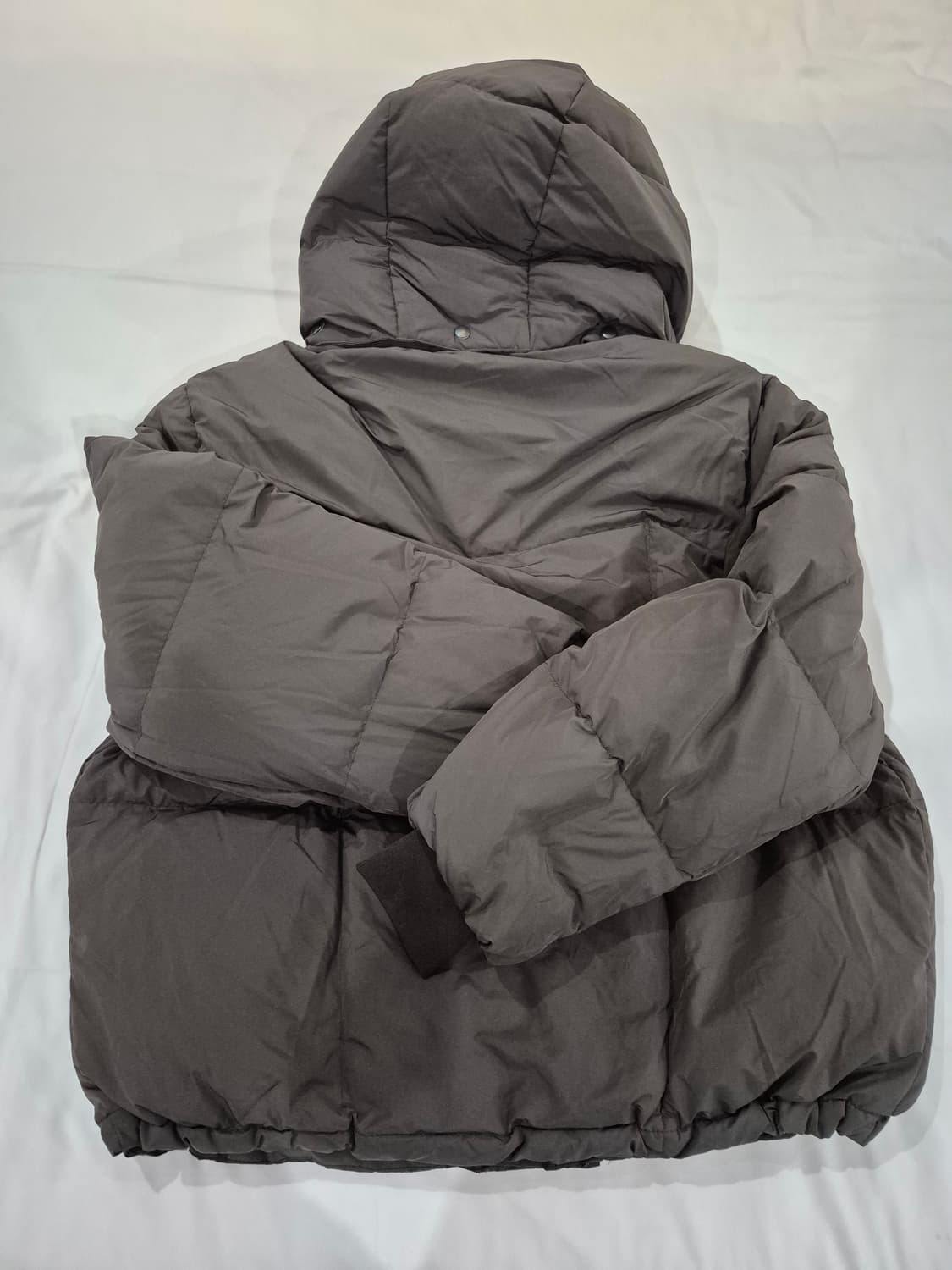 25FW 벨리에 크로스라인 후디스 구스다운 딥브라운 상품이미지6