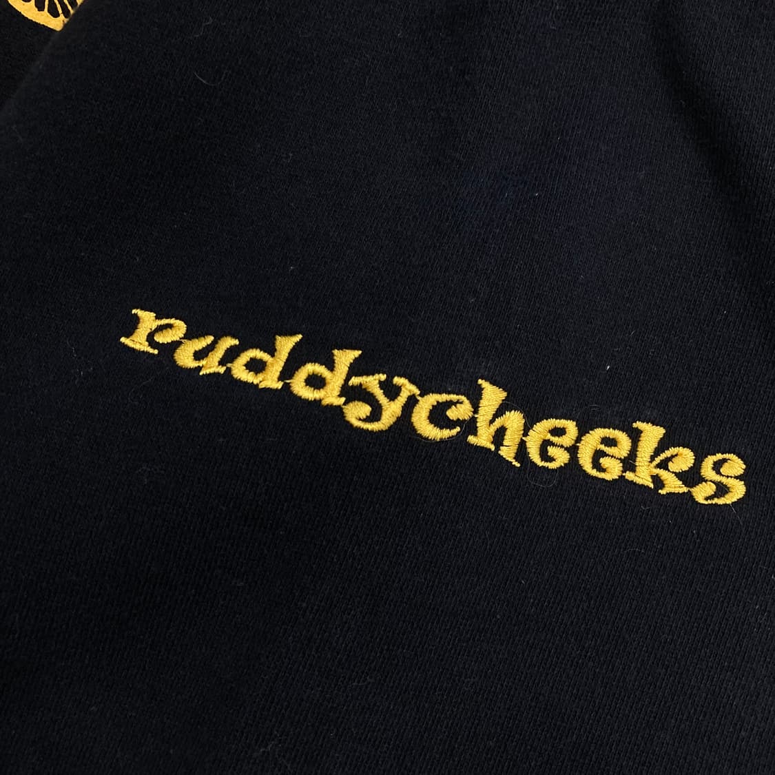 러디칙스 네이비 컬러 나비 빅로고 후드티 상품이미지3