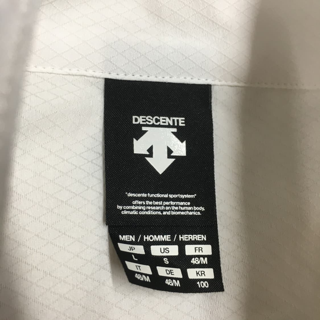 데상트 경량 바람막이자켓 CC29 상품이미지2