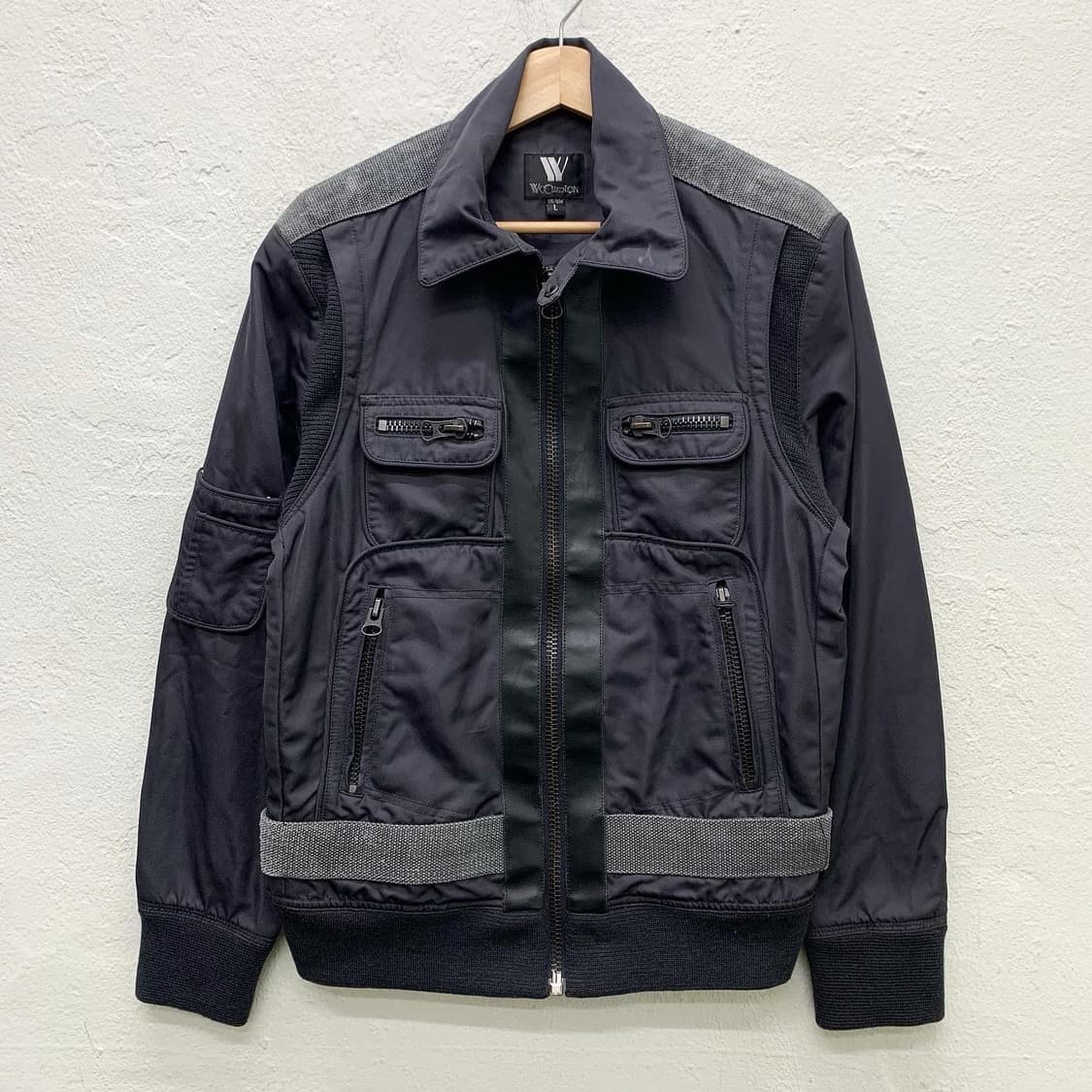 
빈티지 블랙 멀티포켓 폴리 집업 자켓
 상품이미지2