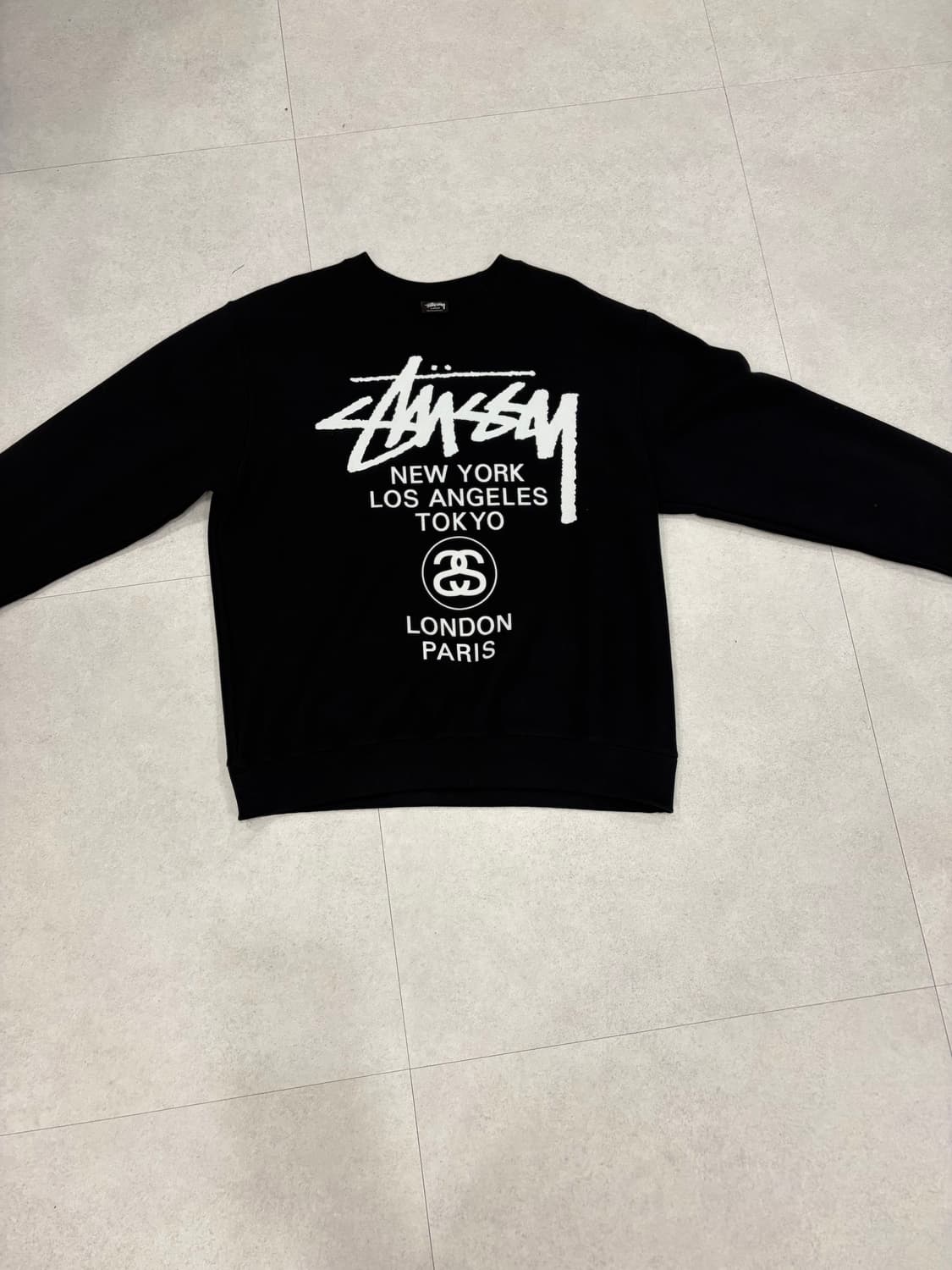 스투시 월드투어 맨투맨 상품이미지1