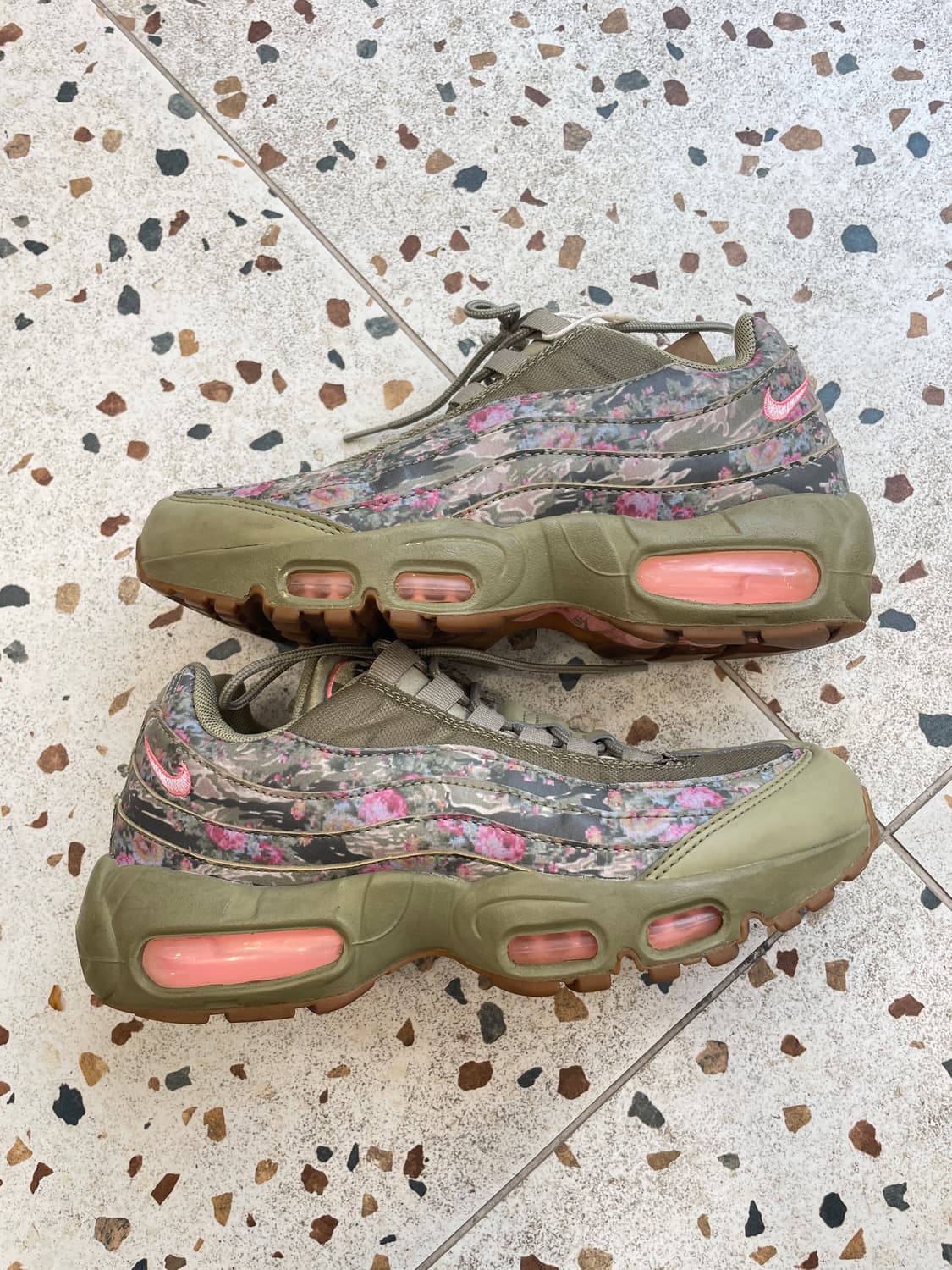 나이키 에어맥스 95 카키 플로럴 한정판 상품이미지3