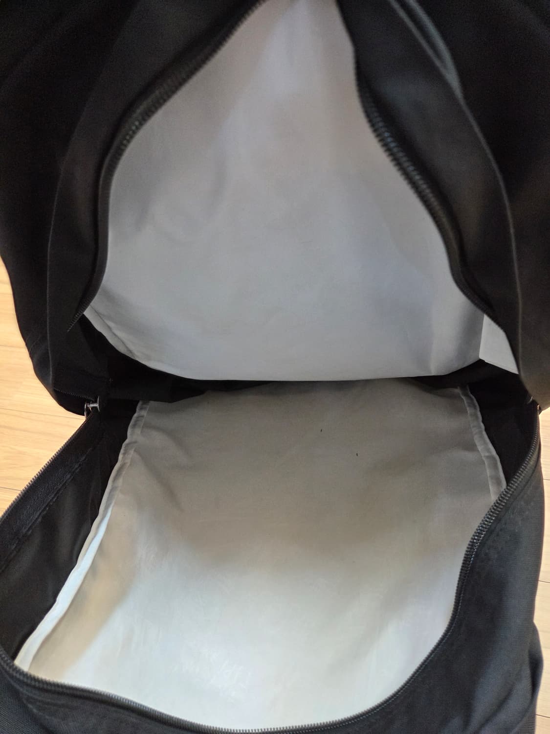 잔스포츠 빅스튜던트 백팩 블랙 색상입니다. 학생분들이나 짐 많으신 분들이 상품이미지3