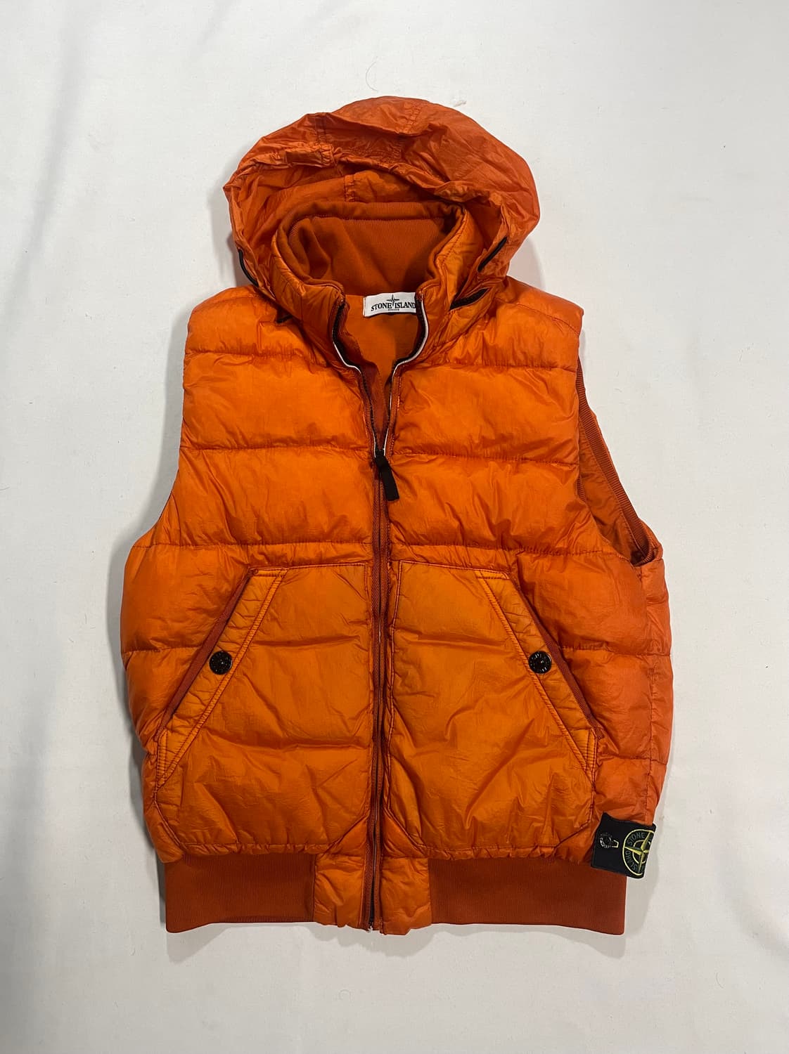 스톤아일랜드 30주년 가먼트다이드 패딩 베스트 상품이미지1