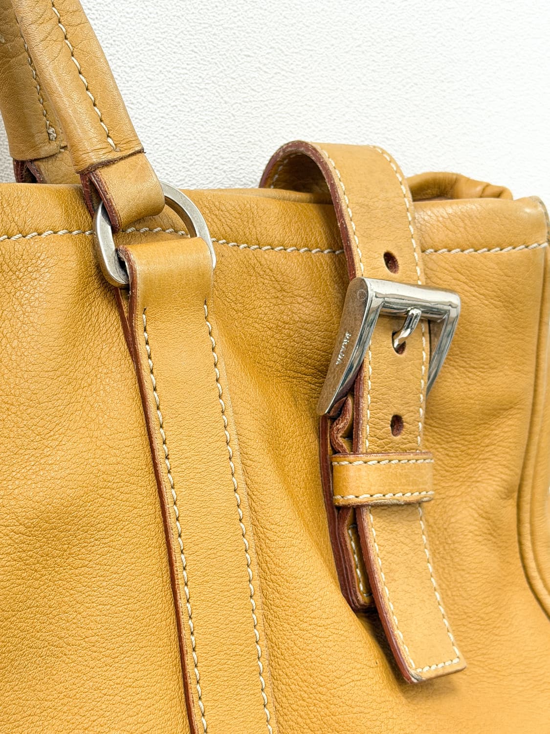 프라다 레더 사이드 로고 버클 디테일 숄더백 상품이미지7