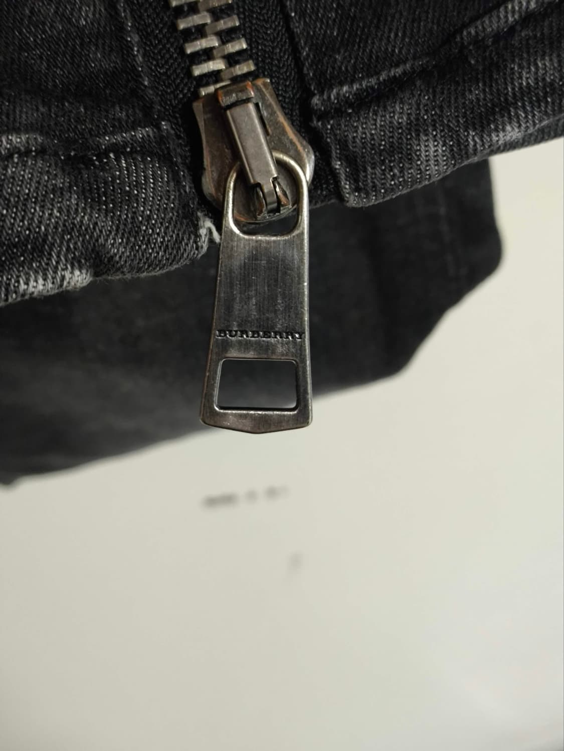 29 버버리 브릿 뒷 지퍼 블랙 데님 청바지 상품이미지4