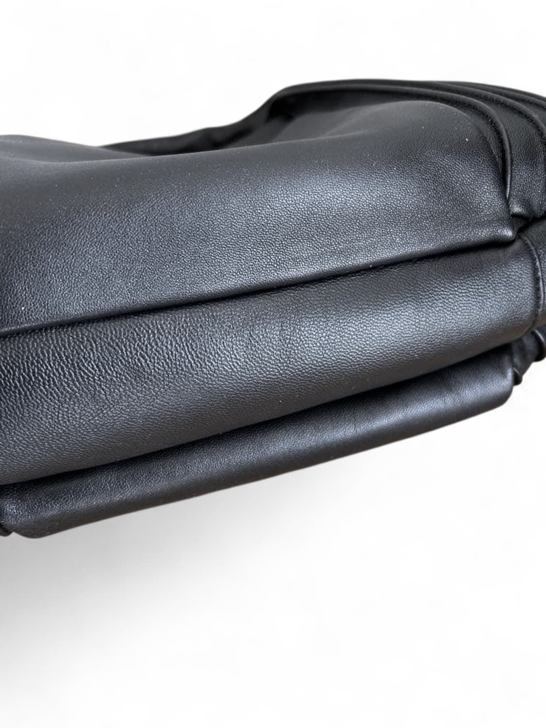 쉐도우 플리츠 가죽 토트백  상품이미지5