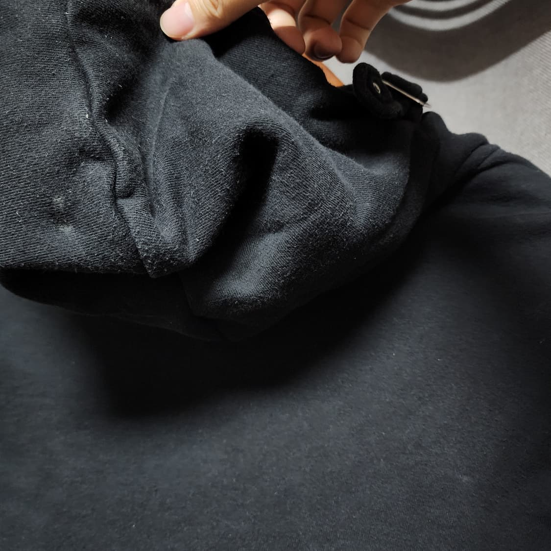 키라라 드레이프 버클 후드티 상품이미지8