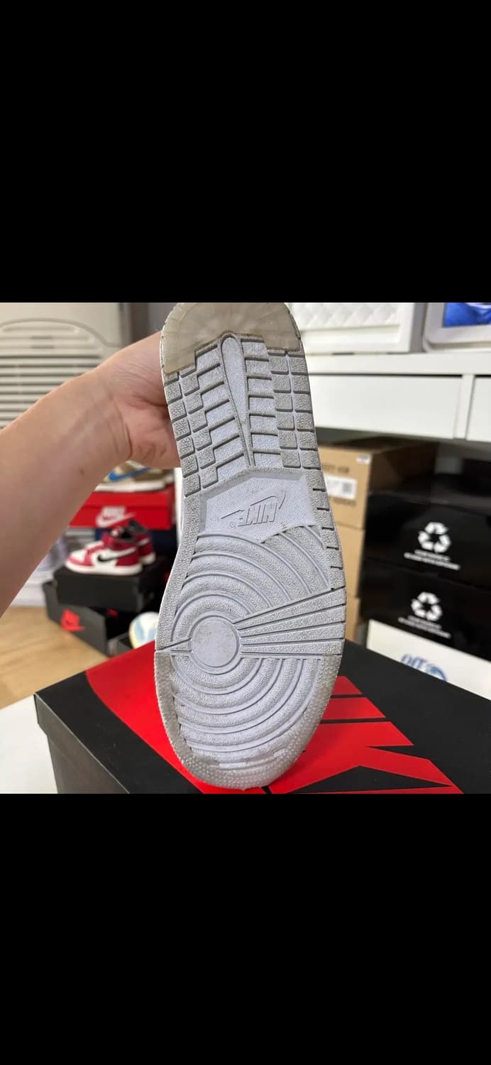 조던1로우 뉴트럴그레이 285 급처 상품이미지8