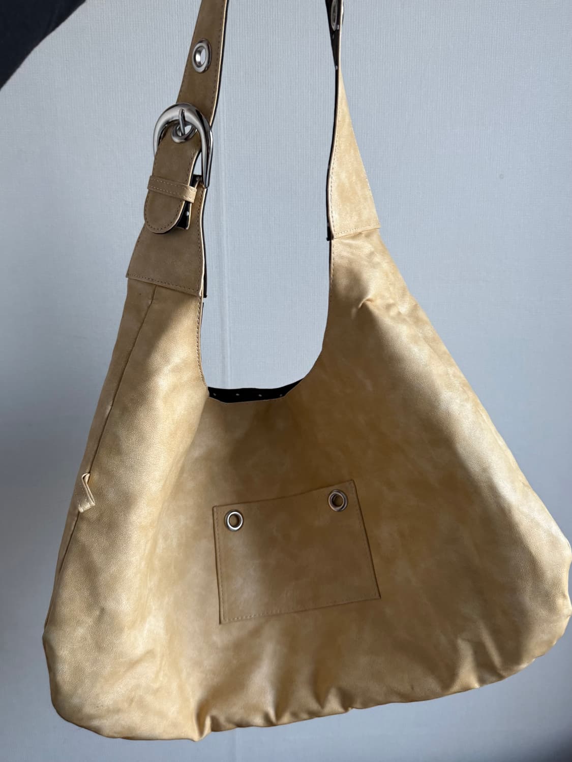 레터리 버클 리버시블 숄더 백 상품이미지1