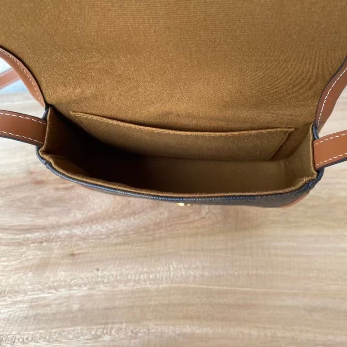 셀린느 트리옹프 캔버스 & 카프스킨 미니 베사체 탄 196702BZJ-0 상품이미지6