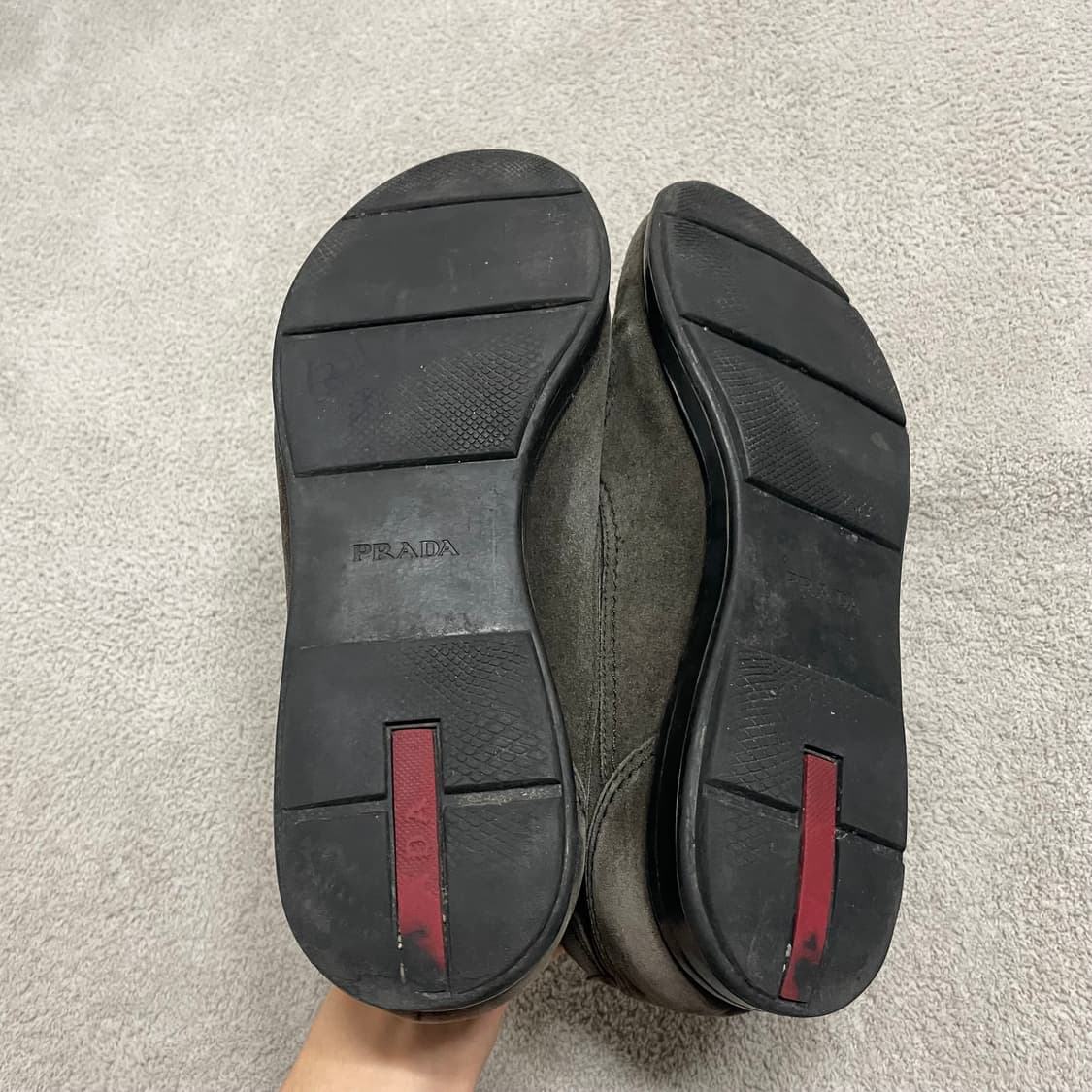 285) 프라다 스포츠 메탈 로고 스웨이드 스니커즈 상품이미지5