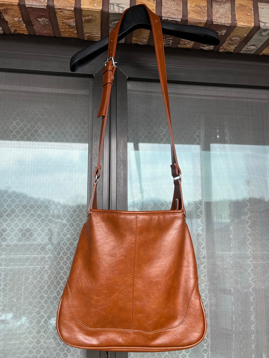 밀로아카이브 쉘 레더 데이백 브라운 상품이미지1