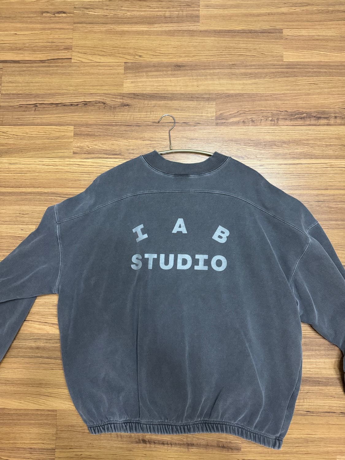 아이앱 피그먼트 맨투맨 상품이미지2