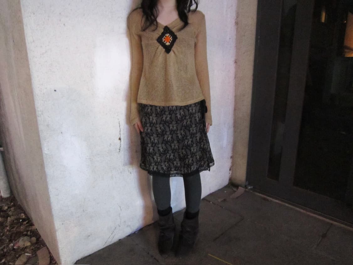 빈티지 브이넥 니트 크로셰 짜임 디테일 베이지 상품이미지4