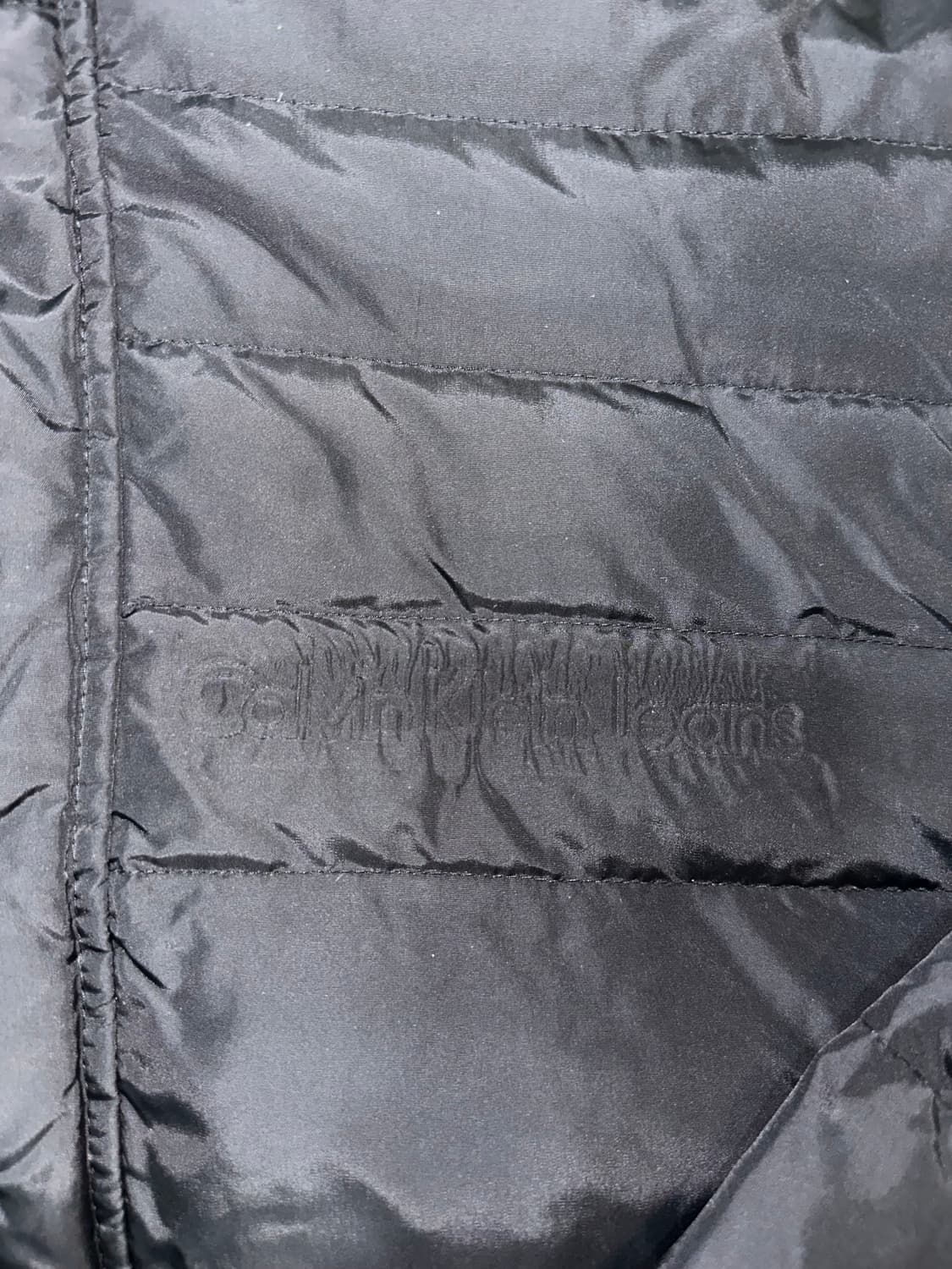 캘빈 클라인 음각 로고 블랙 후드 덕다운 패딩 상품이미지2