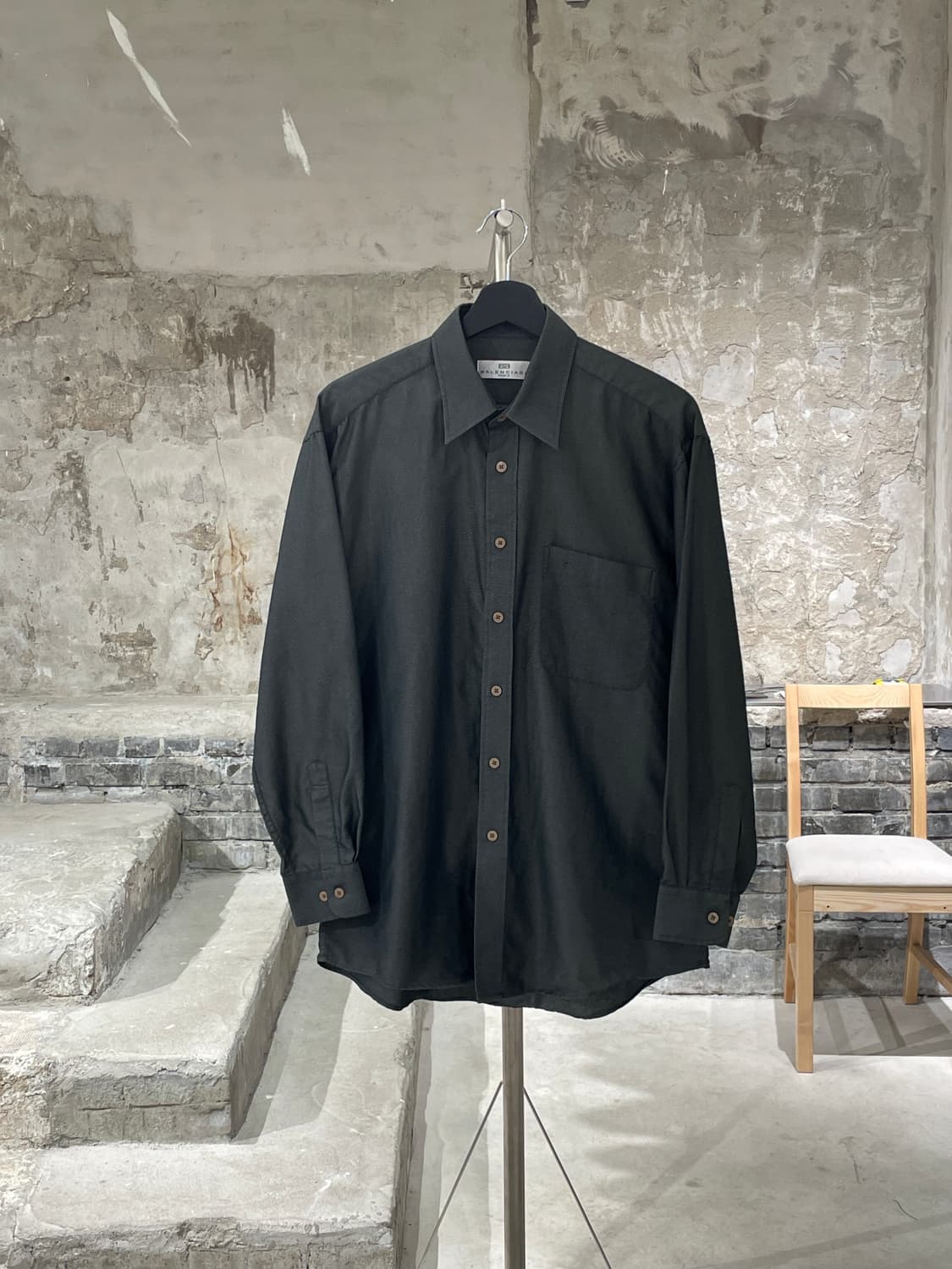 발렌시아가 카키 싱글 포켓 카라 셔츠 상품이미지1