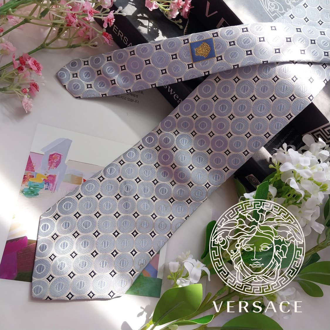 베르사체 스카이블루 자카드 패턴 넥타이 9.6cm A~B등급 K2400
 상품이미지1