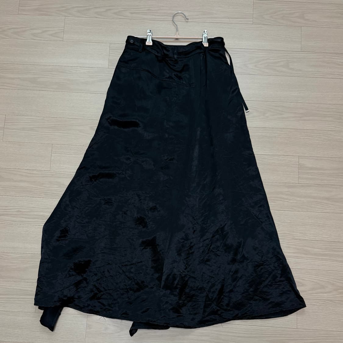 트리밍버드 소프트 드레이프 새틴 스커트 블랙 2사이즈 상품이미지8