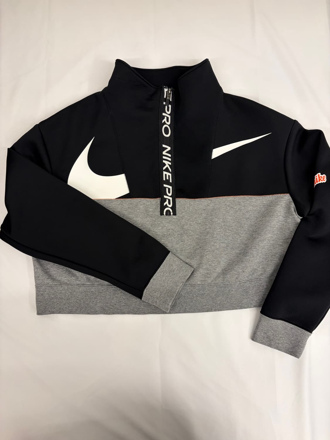 [S] 나이키 블랙/그레이 크롭 드라이핏 퓨추라 플리스 상품이미지1