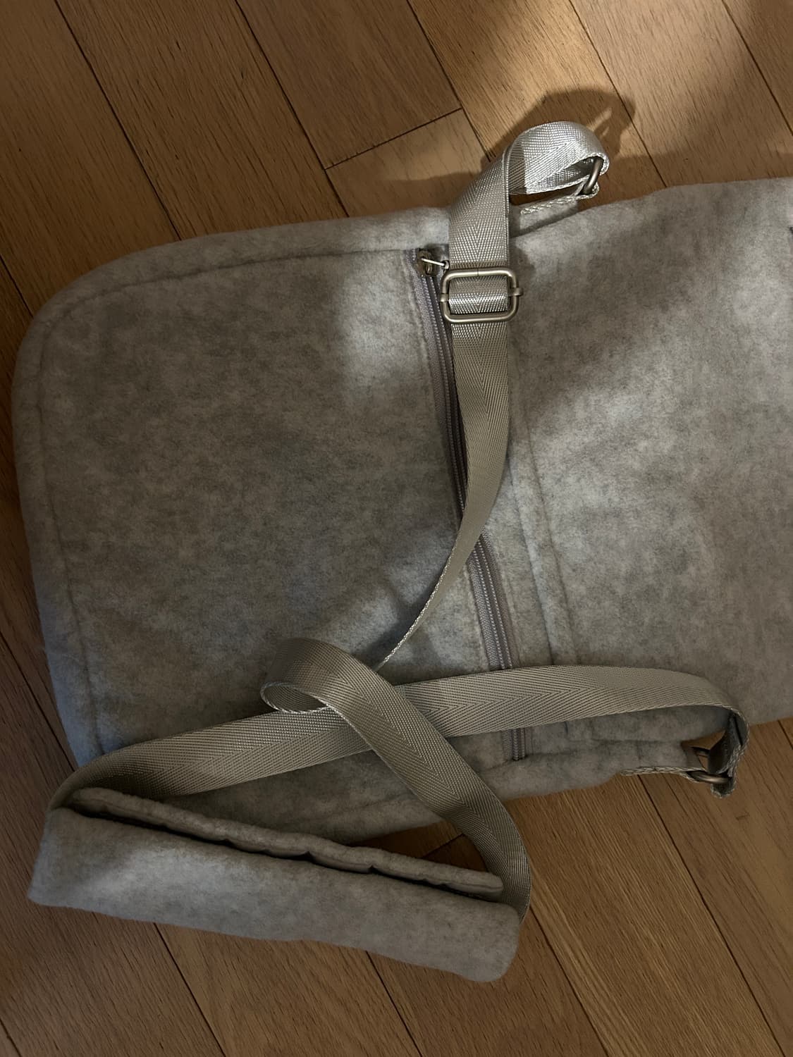 (새상품)탠스댄스 플리스 가방 라이트그레이 상품이미지2