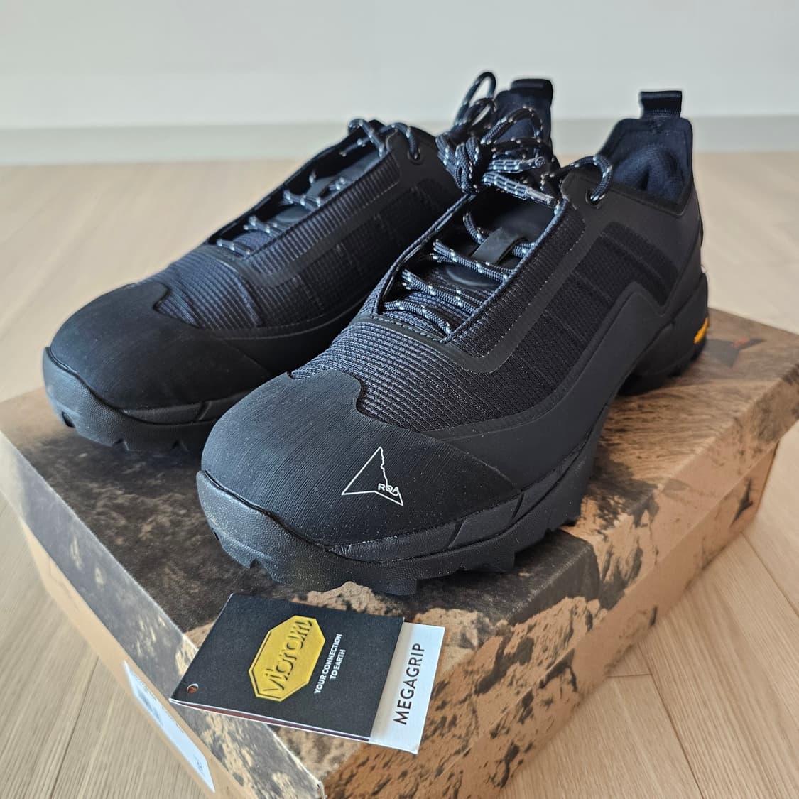 280 44 새제품) 로아 카타리나 라이트 블랙 구동화 트레킹화 비브람 상품이미지3