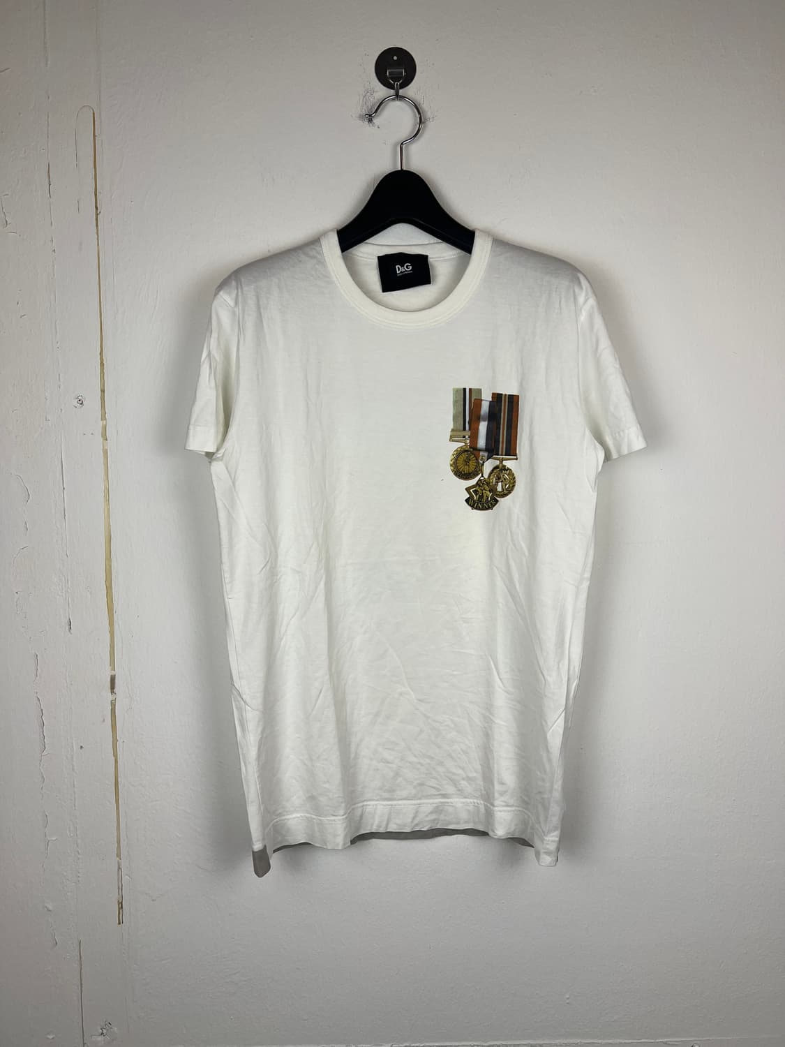 D&G 화이트 메달 장식 프린팅 티셔츠 SIZE 44 상품이미지1