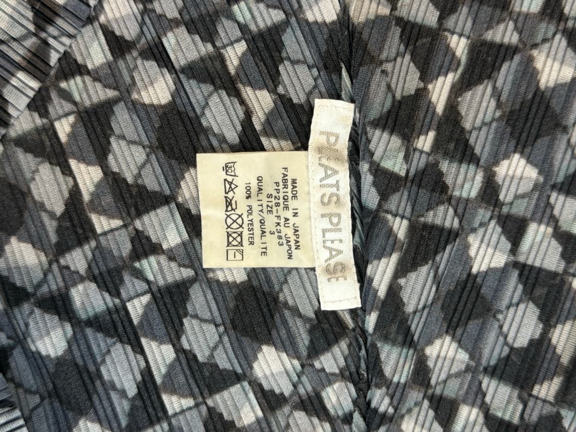 3/66 정품 플리츠플리즈 팝니다 상품이미지2