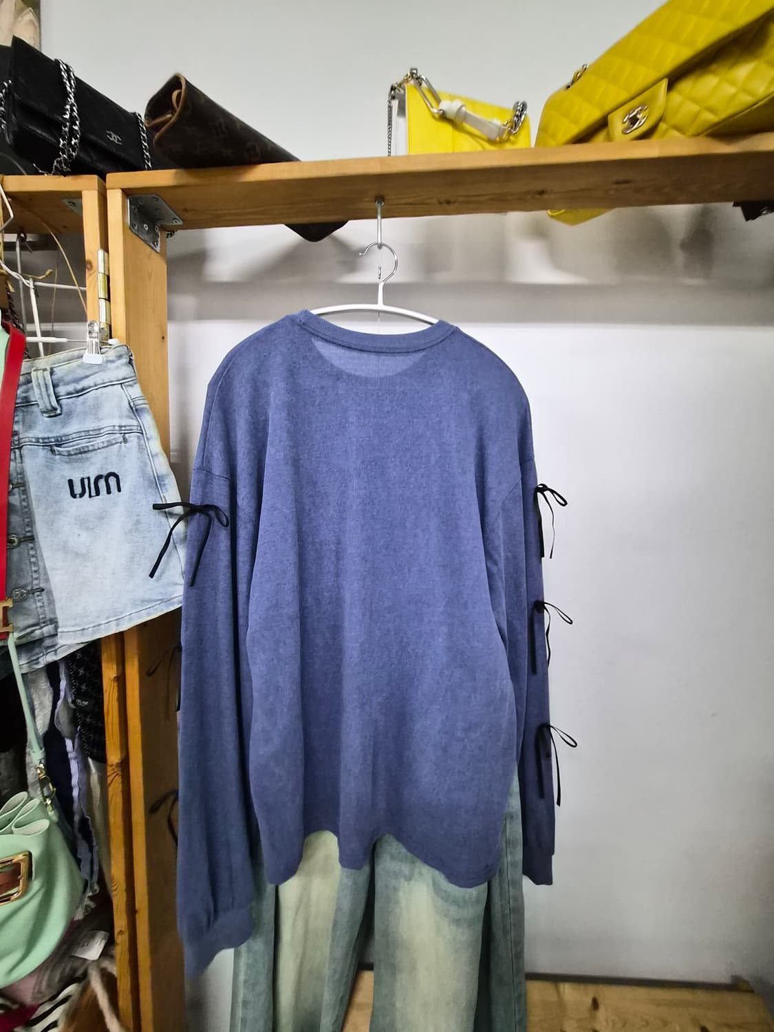 레터링 리본포인트 티. 세미 커브드 와이드 데님 상품이미지4