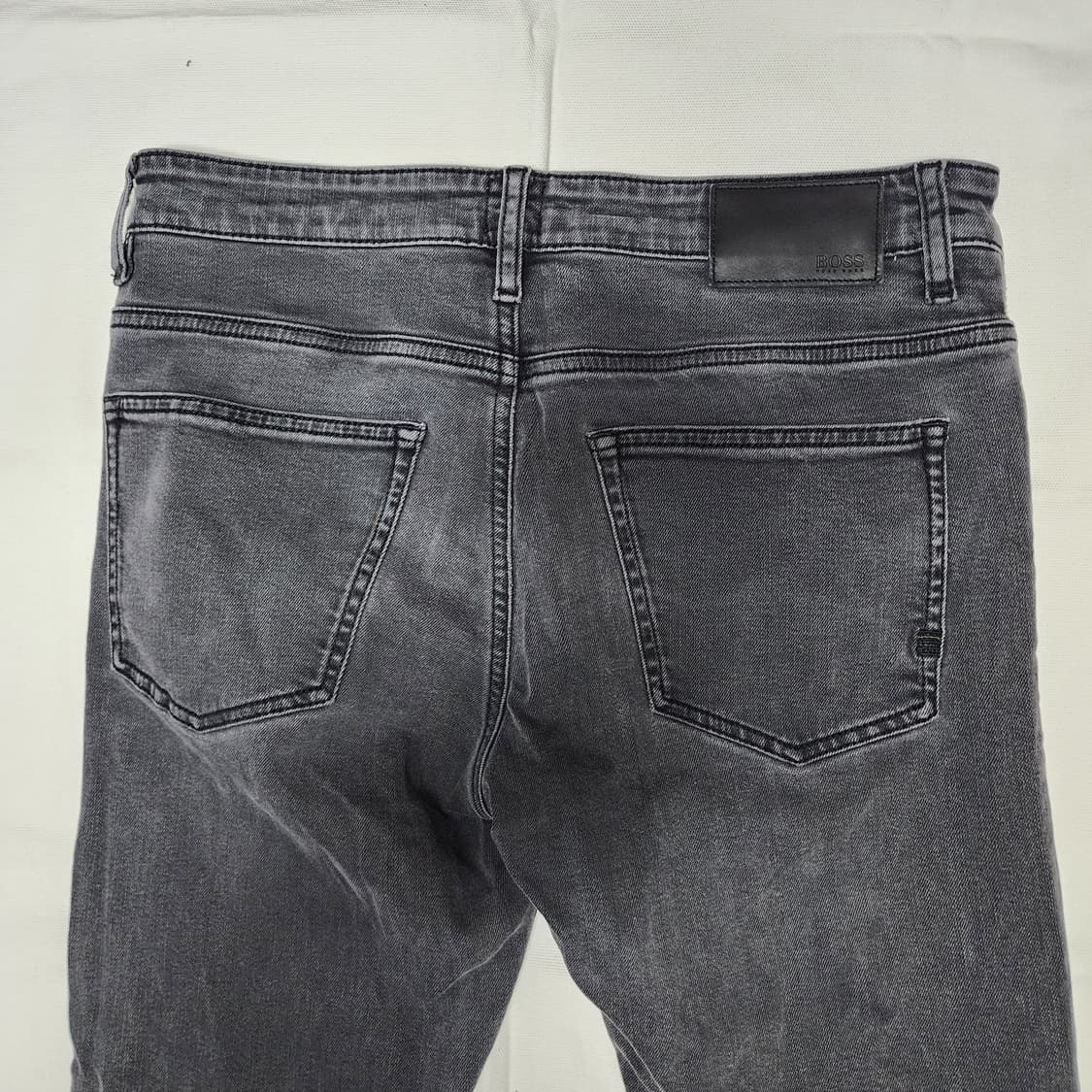 휴고보스 흑청 데님 워싱 팬츠 상품이미지9