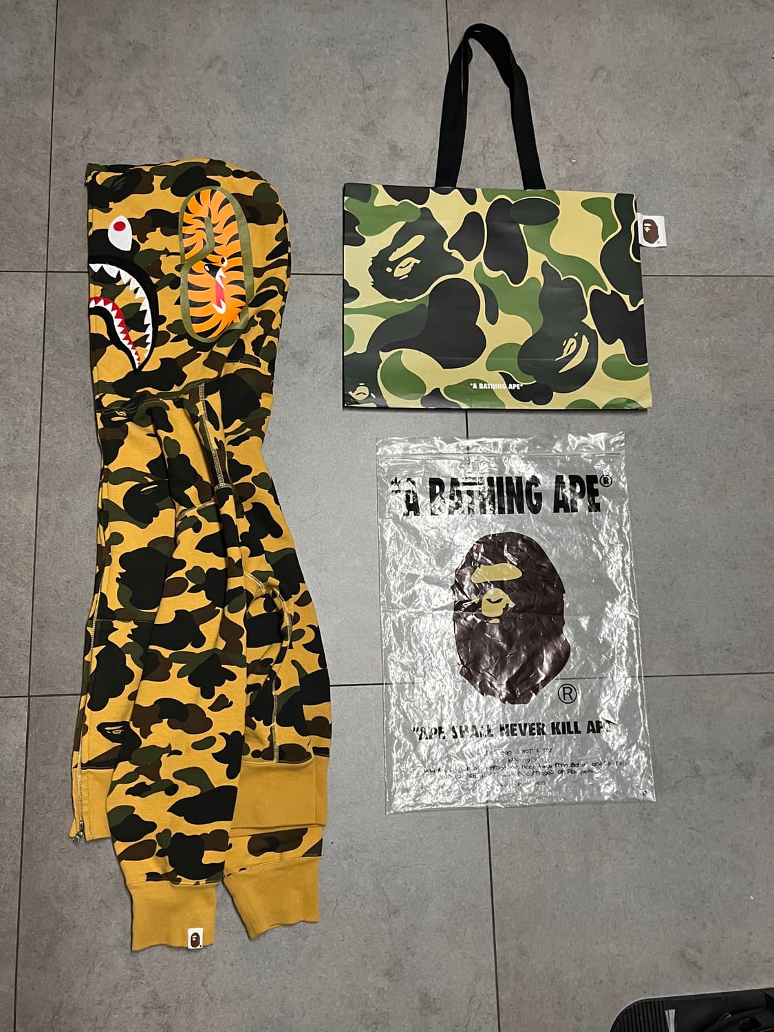 새상품급) 베이프 황계 샤크 후드집업 상품이미지2