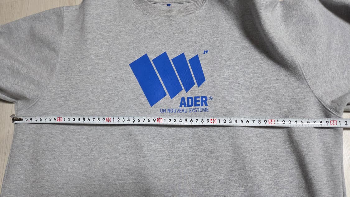 (착샷) 아더에러 볼록 로고 스웻 티셔츠 맨투맨  상품이미지5