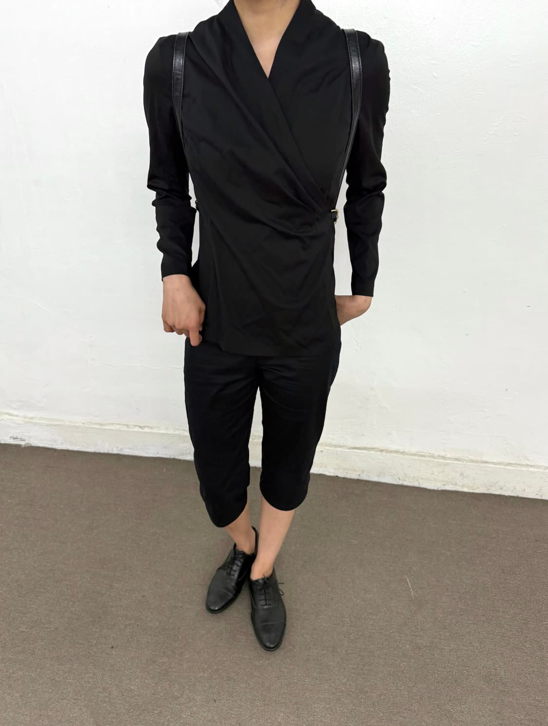Black Back open drape blouse 상품이미지2