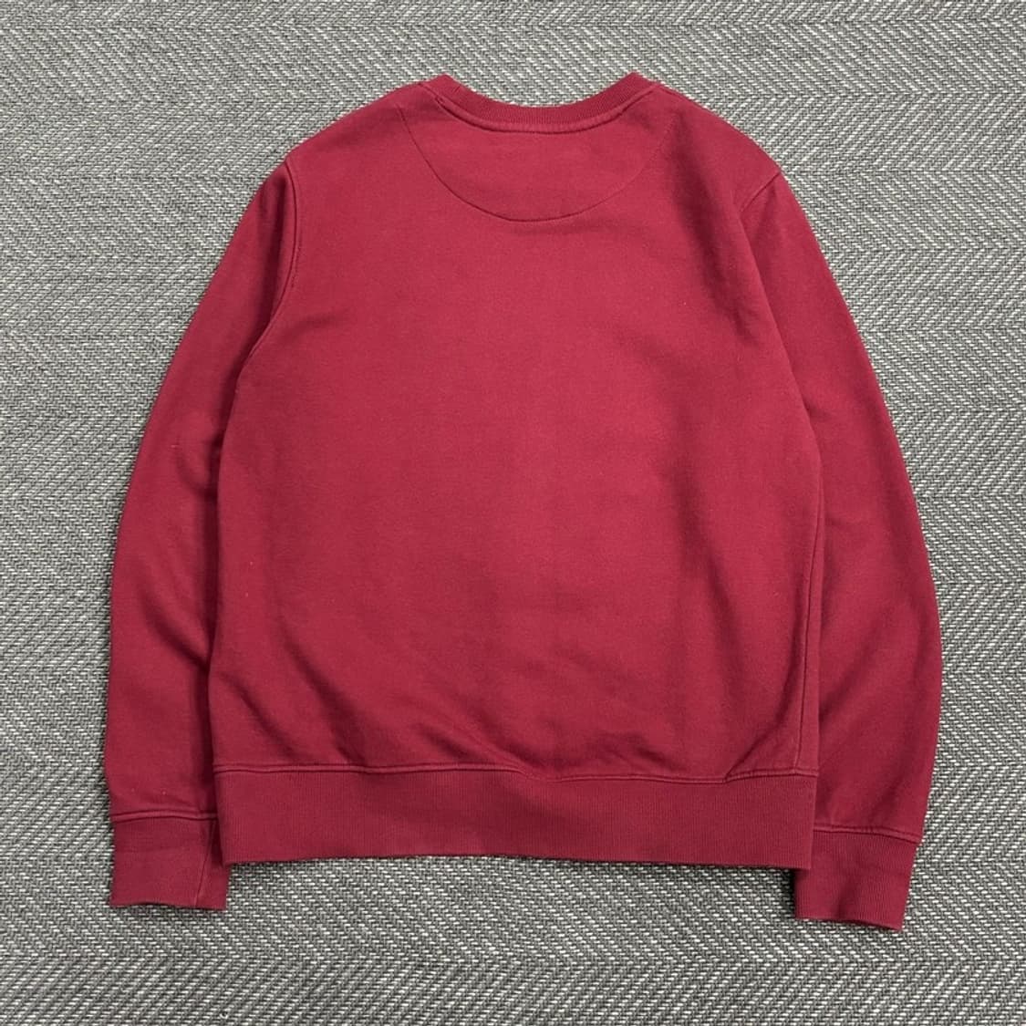 비욘드 클로젯 우표 패치 맨투맨 V0521 상품이미지2