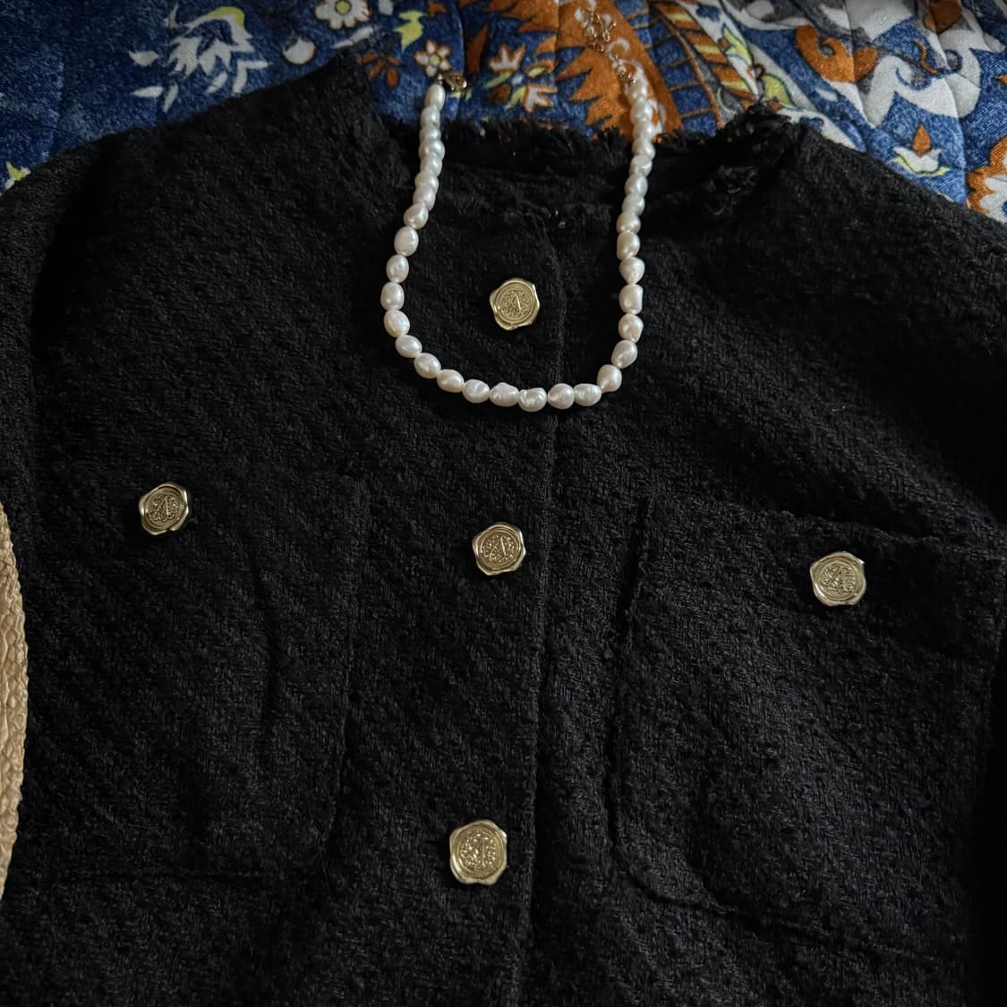 유니섹스 프린지 디테일 오버핏 금장버튼 포켓 블랙 트위드 자켓 상품이미지2